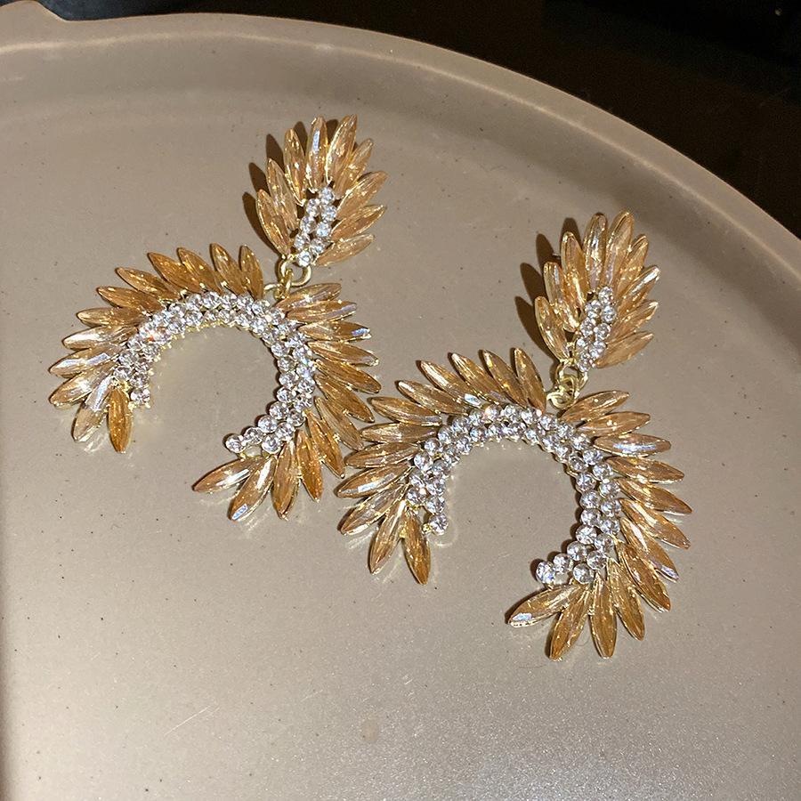 Silver Needle Diamond Round Rice Grain Pendant Earrings Light Luxury High-end Earrings European and American Exquisite Fashion Temperament Earrings
Silver Needle Diamond Round Rice Grain Pendant Earrings Light Luxury High-end Earrings European and American Exquisite Fashion Temperament Earrings