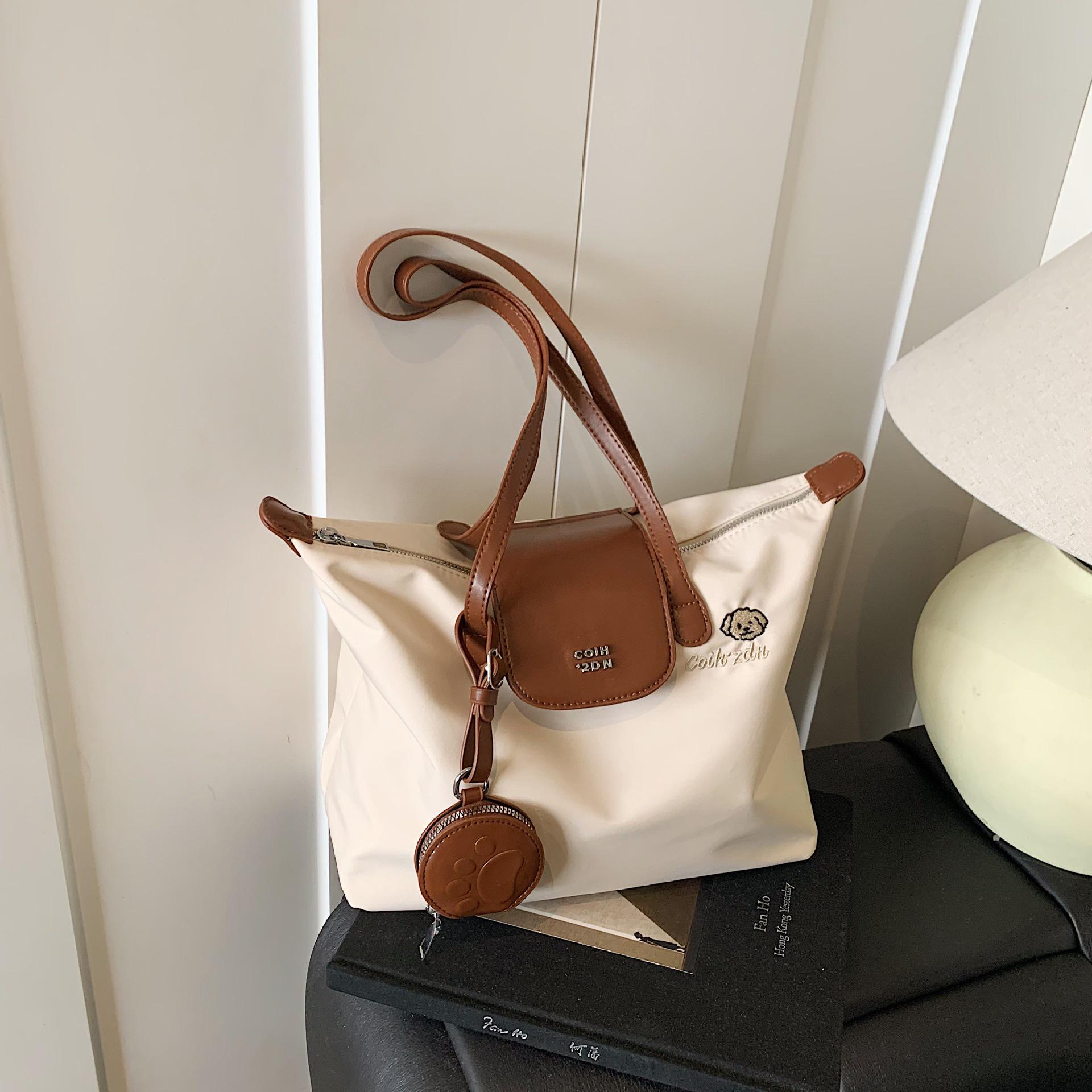 Женская нейлоновая сумка-тоут большой вместимости к 70-летию - Повседневный дизайн с драконом, Простая наплечная сумка бежевый
Женская нейлоновая сумка-тоут большой вместимости к 70-летию - Повседневный дизайн с драконом, Простая наплечная сумка бежевый