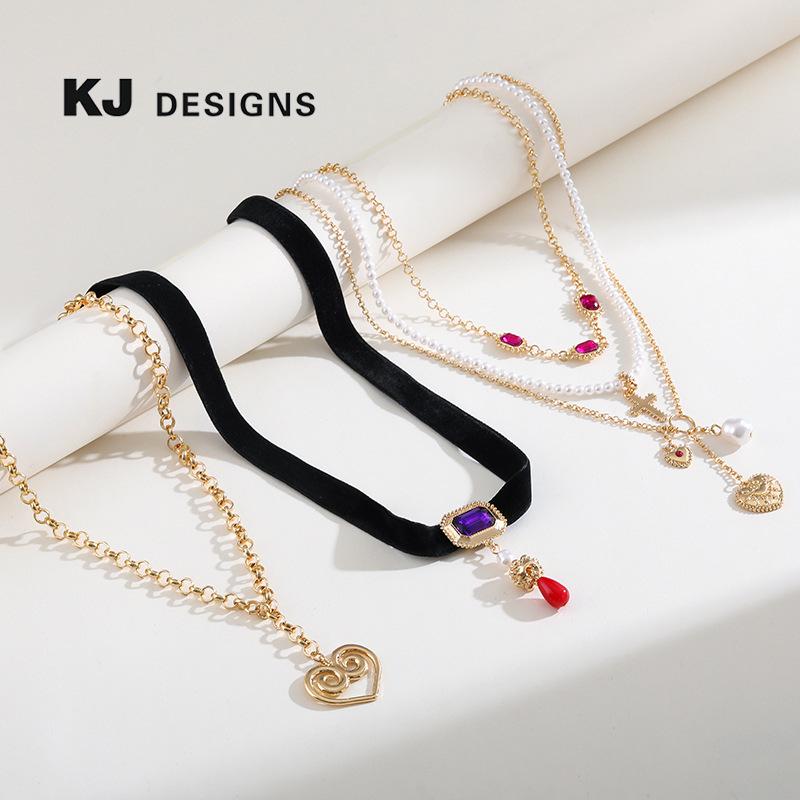 Kenjie 2023 Multi-layer Pearl & Diamond Heart Pendant Necklace for Women - European & American Cross-border Fashion Style.
Kenjie 2023 Multi-layer Pearl & Diamond Heart Pendant Necklace for Women - European & American Cross-border Fashion Style.