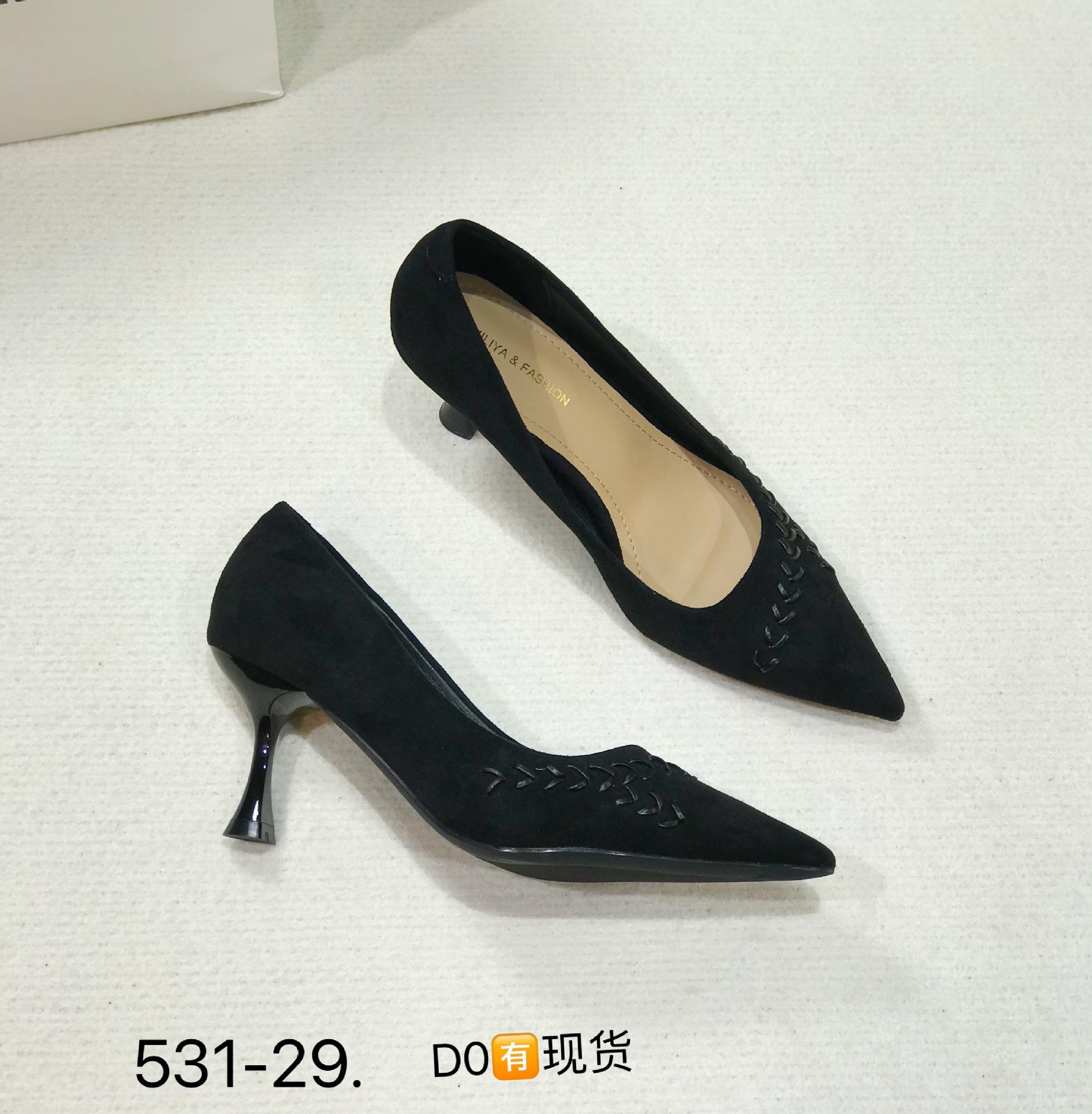 531-29 French retro square head shallow mouth grandma shoes for women 2025 spring and autumn new models are very good to wear low medium heel single 40 чорний
531-29 French retro square head shallow mouth grandma shoes for women 2025 spring and autumn new models are very good to wear low medium heel single 40 чорний