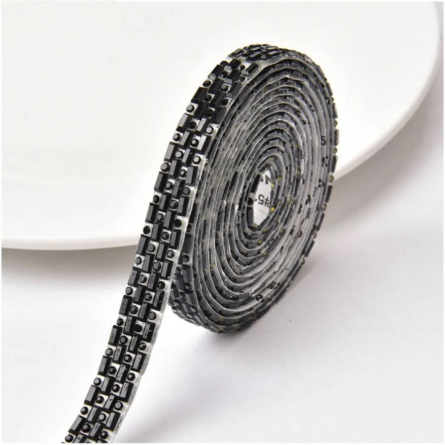 Self Adhesive Rhinestone Strip 2 5x5mm Glass Crystal Diamond Tape 4 Rows Wide 1cm Double Sided Glue for Clothing Accessories One Size чорний
Self Adhesive Rhinestone Strip 2 5x5mm Glass Crystal Diamond Tape 4 Rows Wide 1cm Double Sided Glue for Clothing Accessories One Size чорний