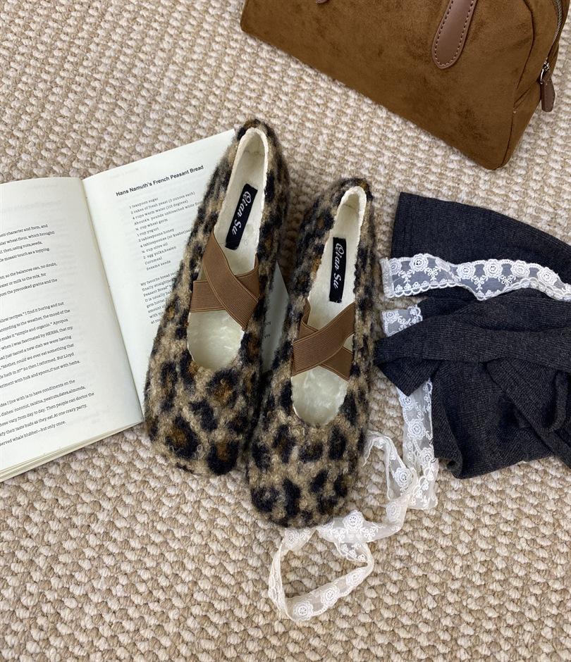 2025 new fluffy shoes round head ballet shoes fluffy warm autumn and winter new late evening wind flat single shoes women 39 цветной печати леопарда
2025 new fluffy shoes round head ballet shoes fluffy warm autumn and winter new late evening wind flat single shoes women 39 цветной печати леопарда