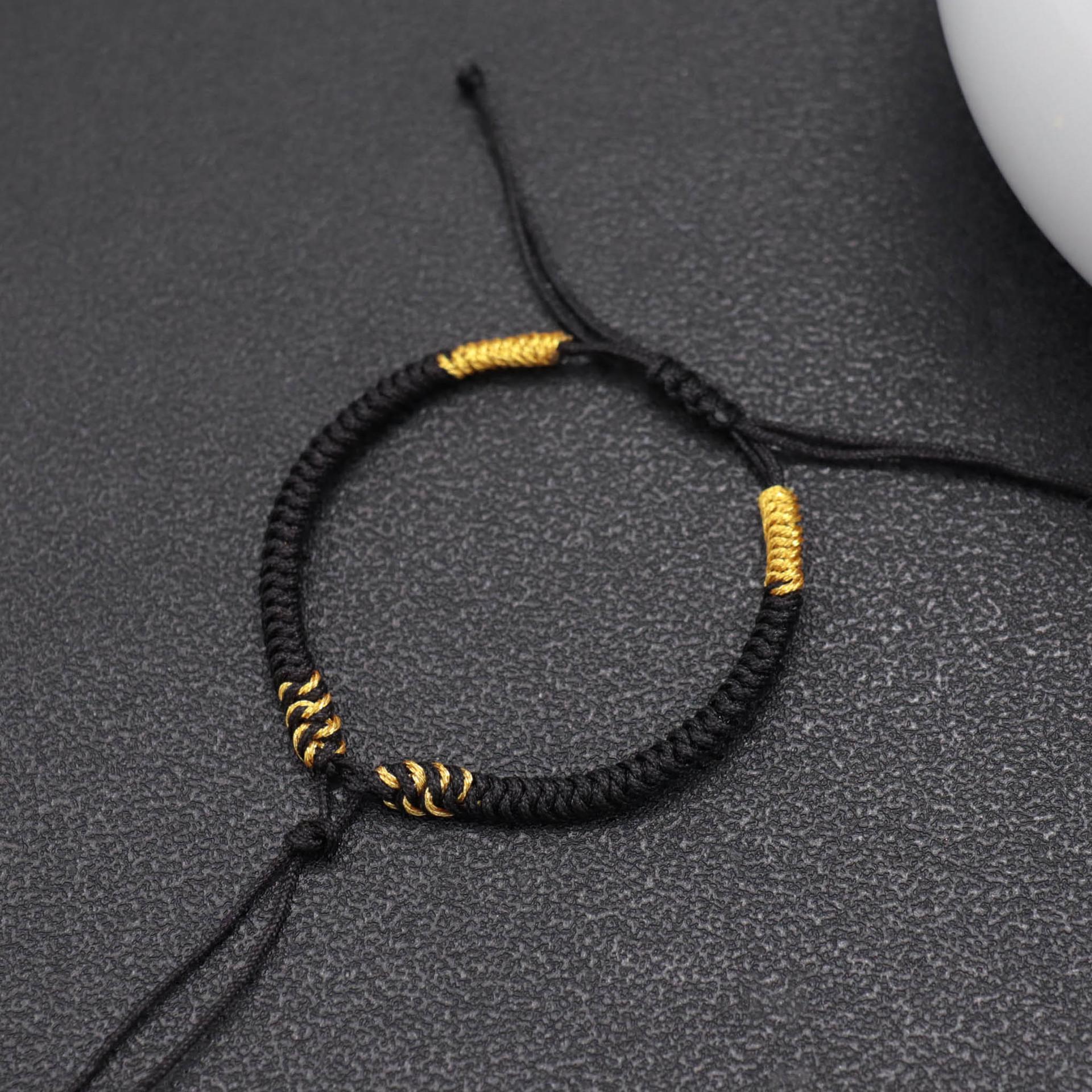 Браслет ручной работы с золотыми нитями и бриллиантовыми узлами - унисекс, полуготовый дизайн с бусинами мира
Браслет ручной работы с золотыми нитями и бриллиантовыми узлами - унисекс, полуготовый дизайн с бусинами мира