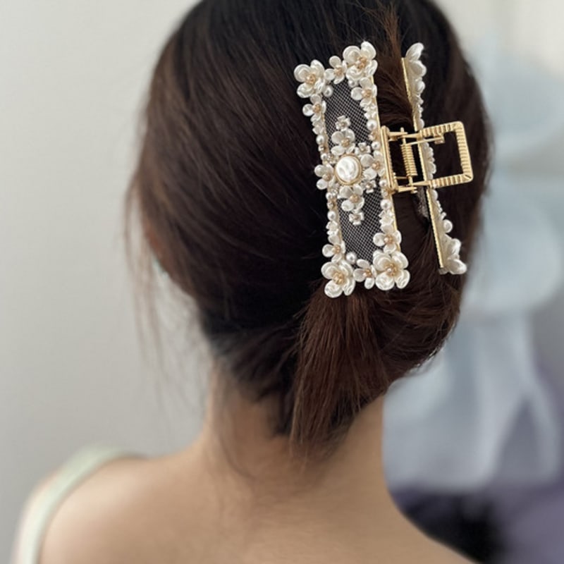 ZOENA HARI hair one
ZOENA HARI hair one