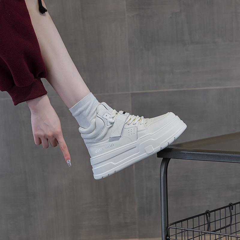 High-top casual shoes women s autumn and winter leather thick-soled heightening velvet warm board shoes non-slip and wear-resistant little white shoes 34
High-top casual shoes women s autumn and winter leather thick-soled heightening velvet warm board shoes non-slip and wear-resistant little white shoes 34