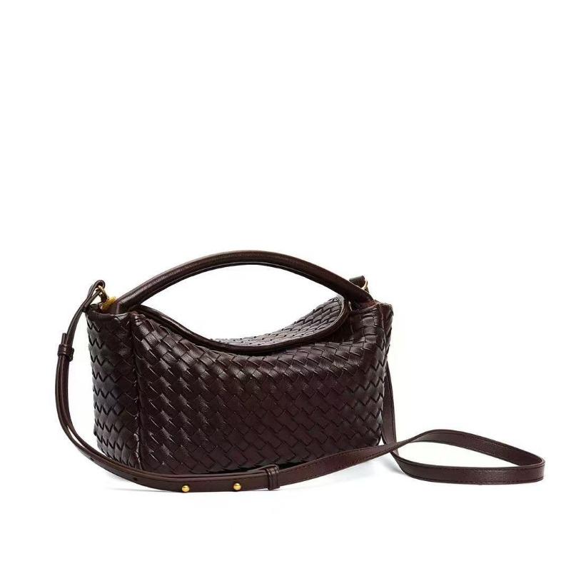 Leather woven lunch box bag women s new fashion armpit bag handbag messenger bag niche light luxury high-end bag 23*13*8cm кавовий
Leather woven lunch box bag women s new fashion armpit bag handbag messenger bag niche light luxury high-end bag 23*13*8cm кавовий