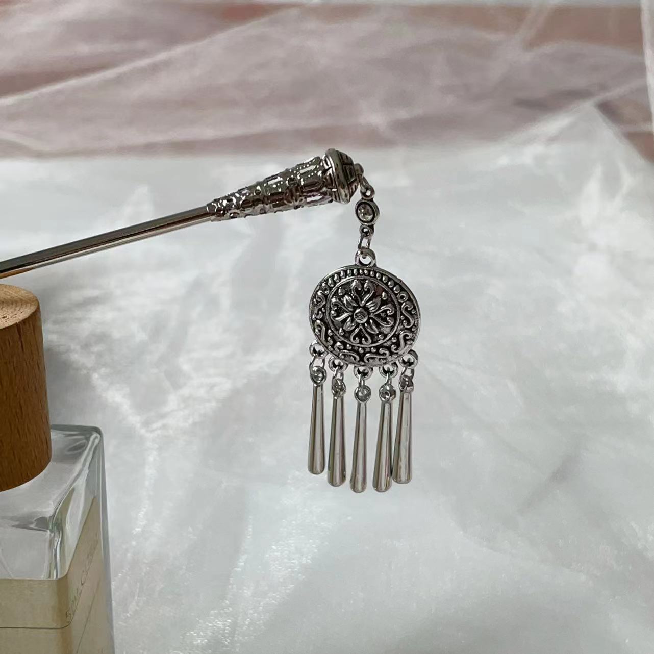 Vintage Metal Hanfu Chopstick Hair Sticks Hair Accessories Chinese Style Butterfly Fan Tassel Hair Stick For Women
Vintage Metal Hanfu Chopstick Hair Sticks Hair Accessories Chinese Style Butterfly Fan Tassel Hair Stick For Women
