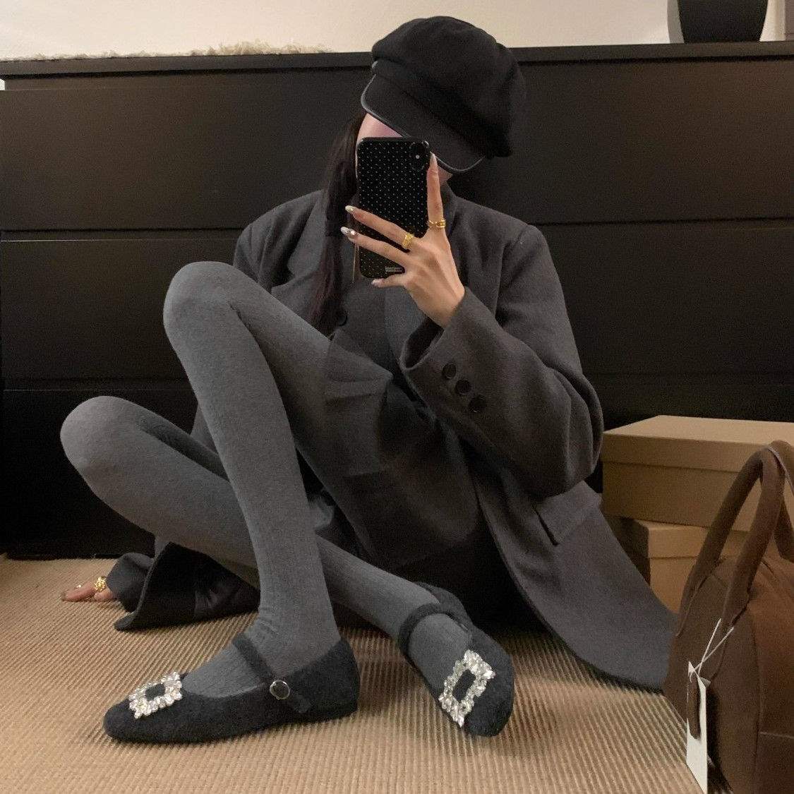 Mao Mao shoes women s autumn and winter wear 2025 velvet cotton ladyshoes flat single shoes one-word buckle Mary Jane warm beanie shoes 40 серый
Mao Mao shoes women s autumn and winter wear 2025 velvet cotton ladyshoes flat single shoes one-word buckle Mary Jane warm beanie shoes 40 серый