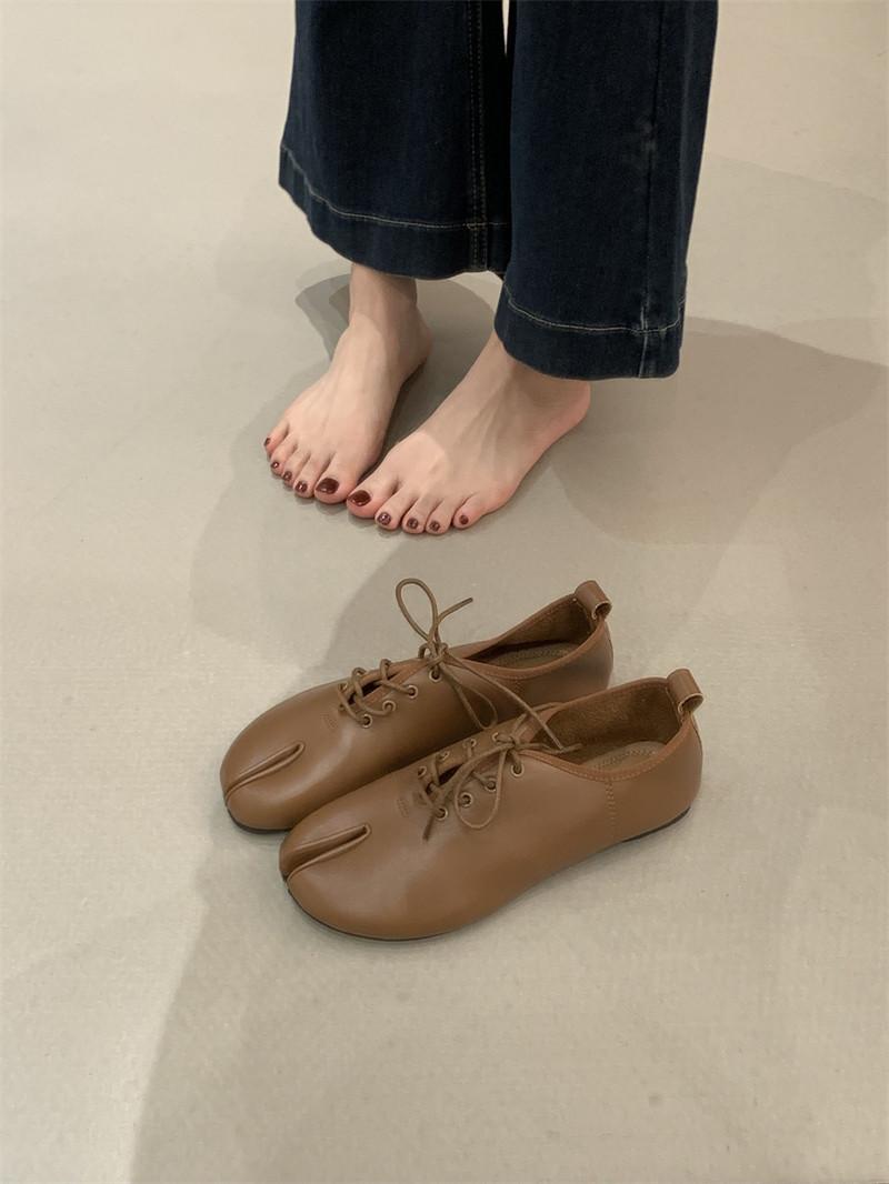 Niche Design Round Head Pig S Trotters Split-Toe Lace-Up Flat-Soled Single Shoes Spring Minimalist Fashion Versatile Shoes Women 39
Niche Design Round Head Pig S Trotters Split-Toe Lace-Up Flat-Soled Single Shoes Spring Minimalist Fashion Versatile Shoes Women 39