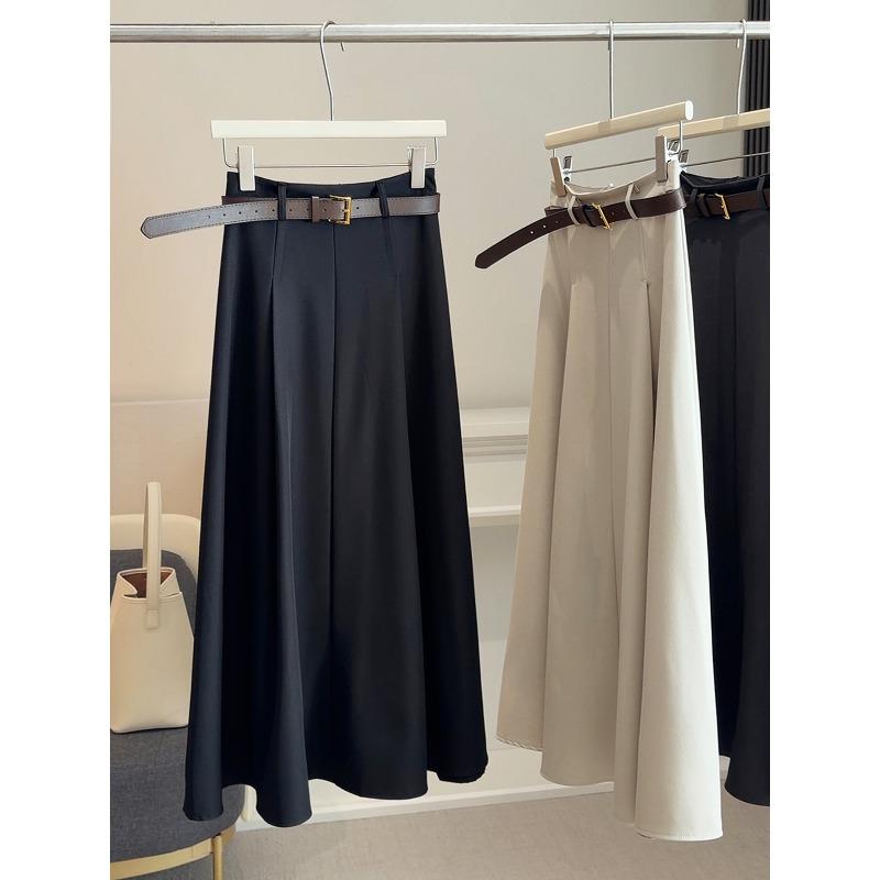 Korean version of commuter A-shaped suit skirt for women s spring new high-waisted, thin and drape medium and long swinging umbrella skirt S чорний
Korean version of commuter A-shaped suit skirt for women s spring new high-waisted, thin and drape medium and long swinging umbrella skirt S чорний