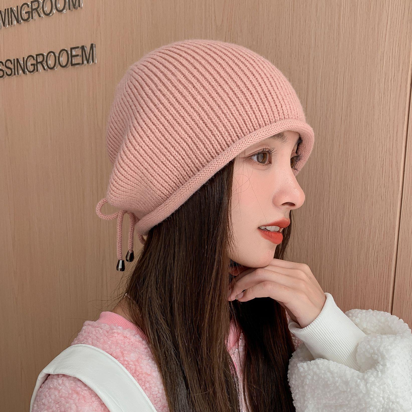 Осень и Зима Женская Защита Ушей Теплая и Модная Маленькая Шерстяная Накладка на Носок с Завязками Однотонная Вязаная Шапка One size