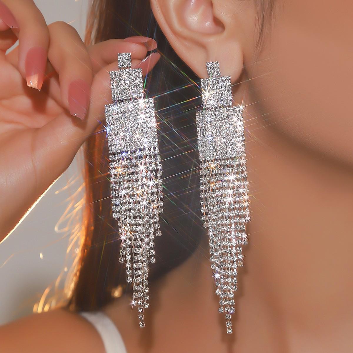 DINGKA Luxury Rhinestone Long Tassel Stud Earrings for Women
DINGKA Luxury Rhinestone Long Tassel Stud Earrings for Women