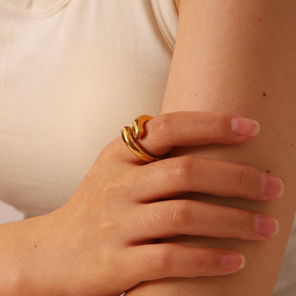 18K Gold Adjustable Vintage Cylindrical Finger Ring - Simple Stainless Steel Summer Design
18K Gold Adjustable Vintage Cylindrical Finger Ring - Simple Stainless Steel Summer Design