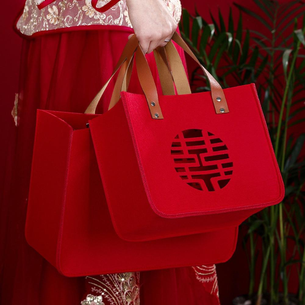 PU Handle Felt Gift Bag Square Shape New Year Gift Bag Delicate Spring Festival Blessing Bag
PU Handle Felt Gift Bag Square Shape New Year Gift Bag Delicate Spring Festival Blessing Bag