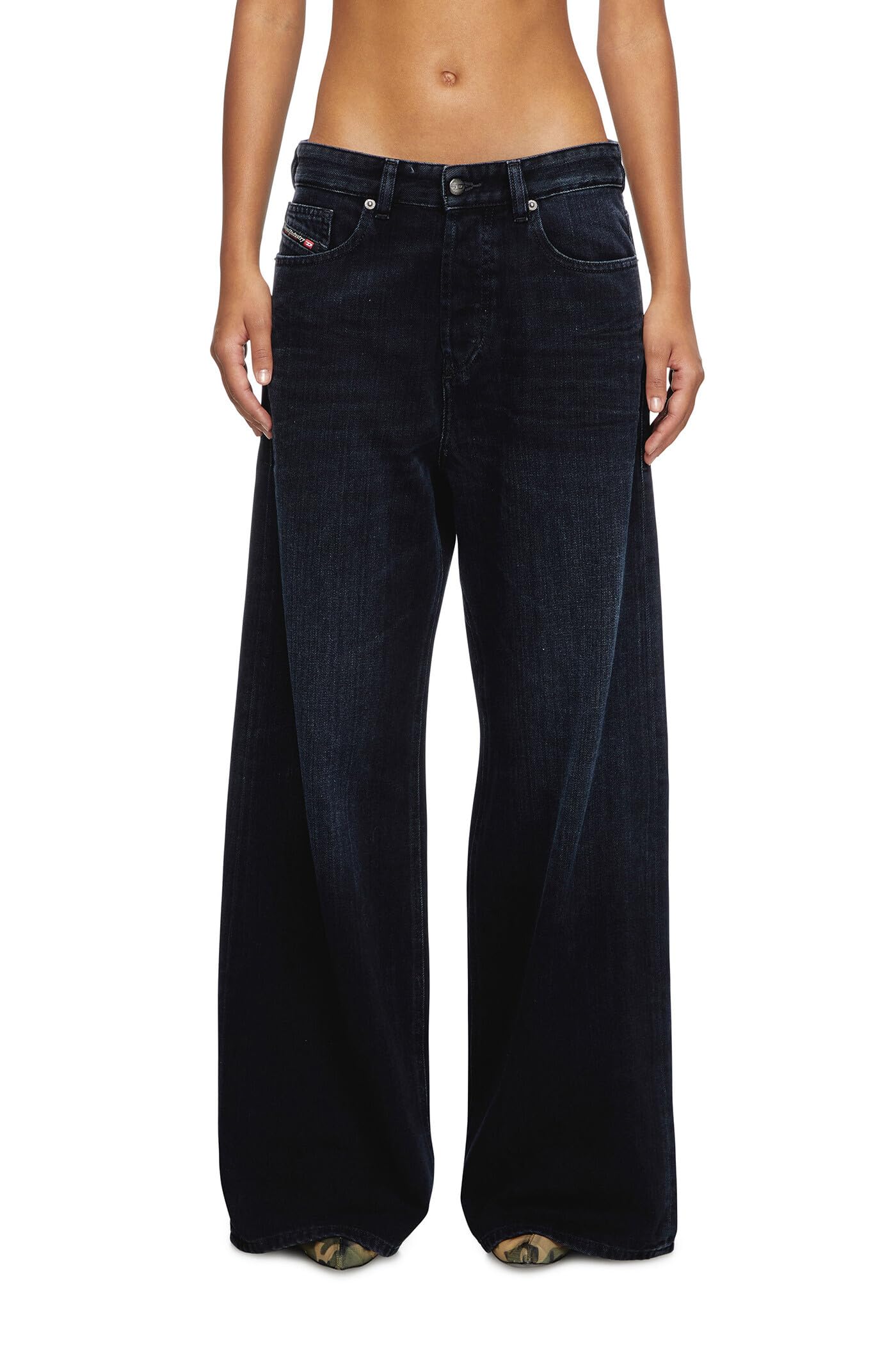 Diesel Women s 1996 D-SIRE Denim Pants, 24-inch, Blue, Size 01, A0692609L54
Diesel Women s 1996 D-SIRE Denim Pants, 24-inch, Blue, Size 01, A0692609L54