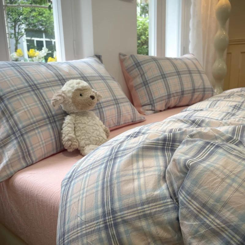 Reversible Striped Duvet Cover 3pcs Home Bedding Set,Geometric Lines Comforter Cover Polyester Quilt Cover with 2 Pillowcases 150X200cm(3pcs)
Reversible Striped Duvet Cover 3pcs Home Bedding Set,Geometric Lines Comforter Cover Polyester Quilt Cover with 2 Pillowcases 150X200cm(3pcs)