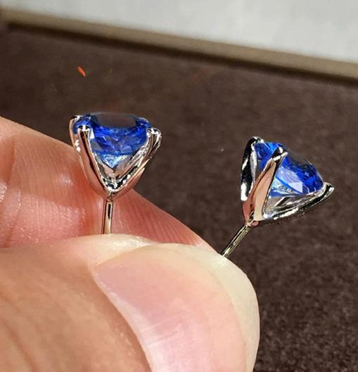 Classic Female Earrings Sterling Silver 8mm Claw Inlay White Zircon Earrings for Women Xmas Gift Pendientes Oorbellen Bijoux
Classic Female Earrings Sterling Silver 8mm Claw Inlay White Zircon Earrings for Women Xmas Gift Pendientes Oorbellen Bijoux