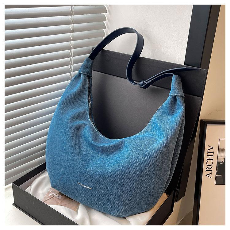 Fashion versatile niche design denim underarm bag women s 2025 new Korean ins simple casual shoulder bag 44*7*33 светло-синий
Fashion versatile niche design denim underarm bag women s 2025 new Korean ins simple casual shoulder bag 44*7*33 светло-синий