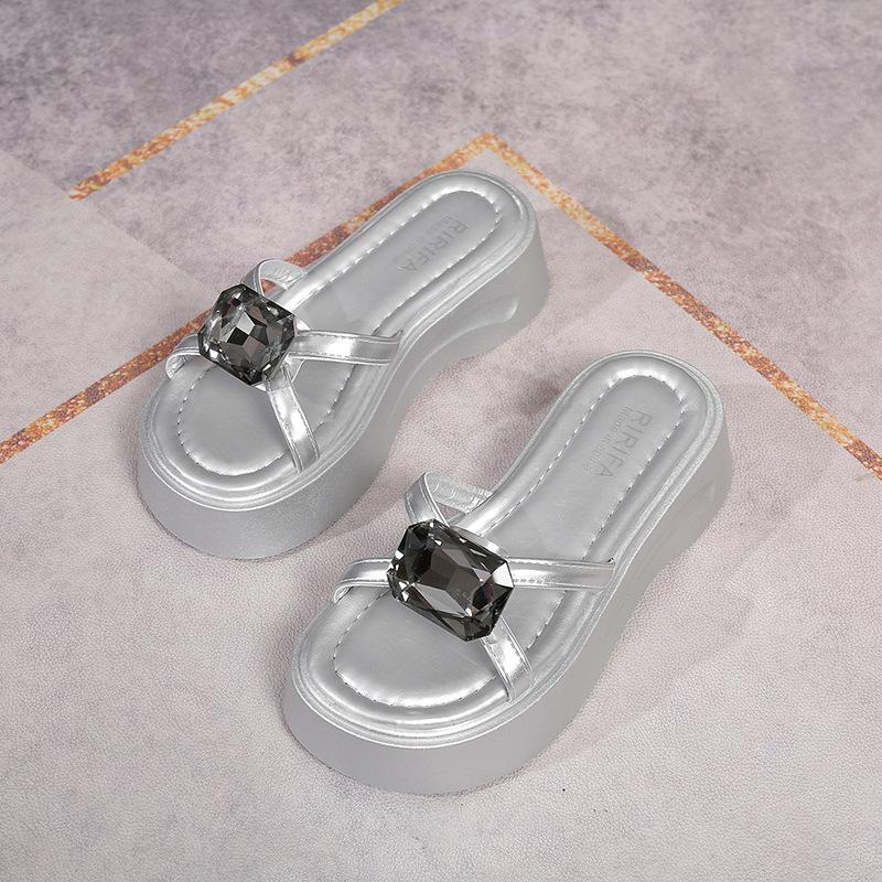 Stepping on shit French muffin thick-bottomed cool slippers women s summer wear 2025 new fairy style versatile one-word drag women 35
Stepping on shit French muffin thick-bottomed cool slippers women s summer wear 2025 new fairy style versatile one-word drag women 35