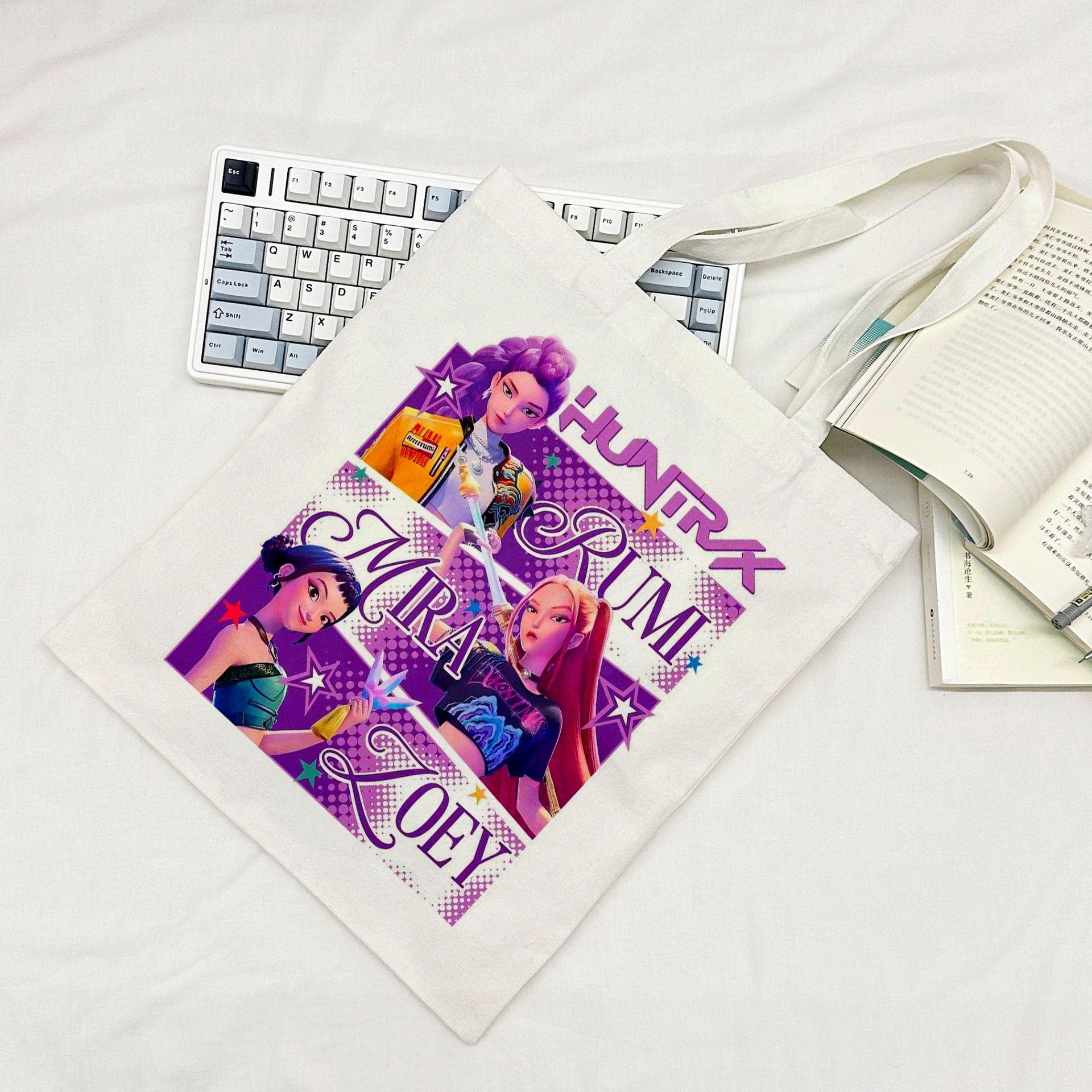 Kpop Demon Hunter Girl Group Cartoon Large Capacity Student Canvas Handbag Ins Small Fresh Crossbody Bag Female Trendy Bag CLE 35*40cm
Kpop Demon Hunter Girl Group Cartoon Large Capacity Student Canvas Handbag Ins Small Fresh Crossbody Bag Female Trendy Bag CLE 35*40cm