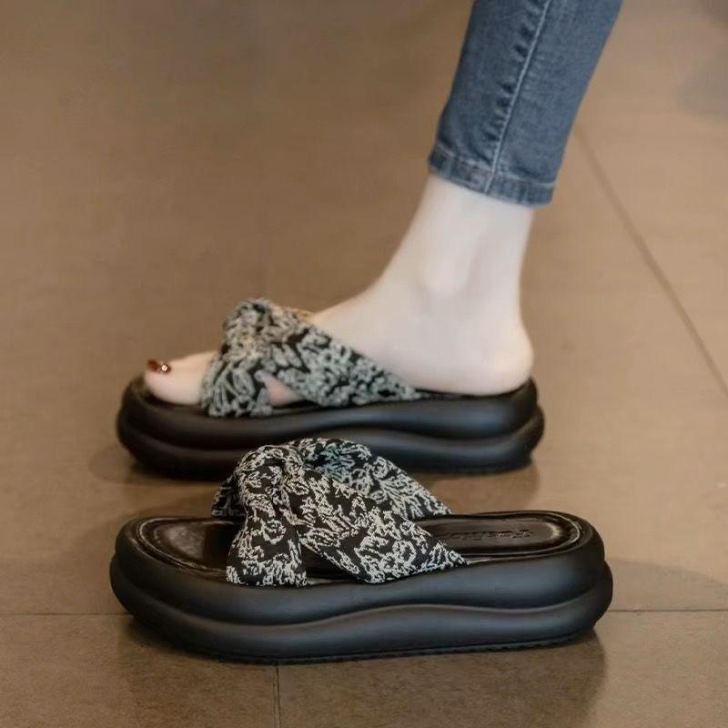 Guochao cool slippers women s summer wear new with skirt platform beach sandals fashion one-word drag 40
Guochao cool slippers women s summer wear new with skirt platform beach sandals fashion one-word drag 40