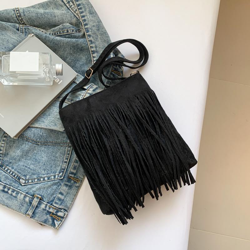 Женская ретро сумка с бахромой, новое чувство дизайна, высокая ценность, большая вместимость, на плечо/подмышку, модная сумка-мессенджер чёрный
Женская ретро сумка с бахромой, новое чувство дизайна, высокая ценность, большая вместимость, на плечо/подмышку, модная сумка-мессенджер чёрный
