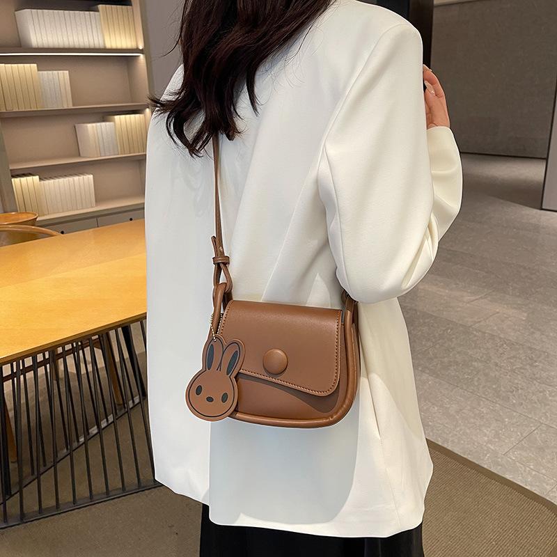 Retro contrasting color saddle bag women s 2025 new trendy fashion shoulder bag splicing crossbody small square bag кавовий
Retro contrasting color saddle bag women s 2025 new trendy fashion shoulder bag splicing crossbody small square bag кавовий