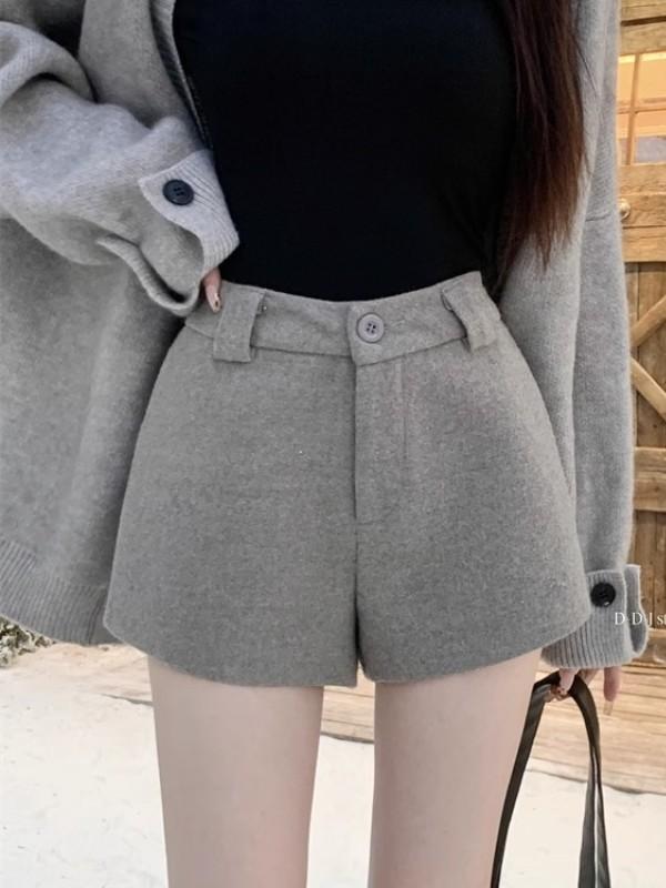 Women s Retro Woolen High-Waist A-line Shorts - Slimming Fall/Winter 2025 Collection Large
Women s Retro Woolen High-Waist A-line Shorts - Slimming Fall/Winter 2025 Collection Large