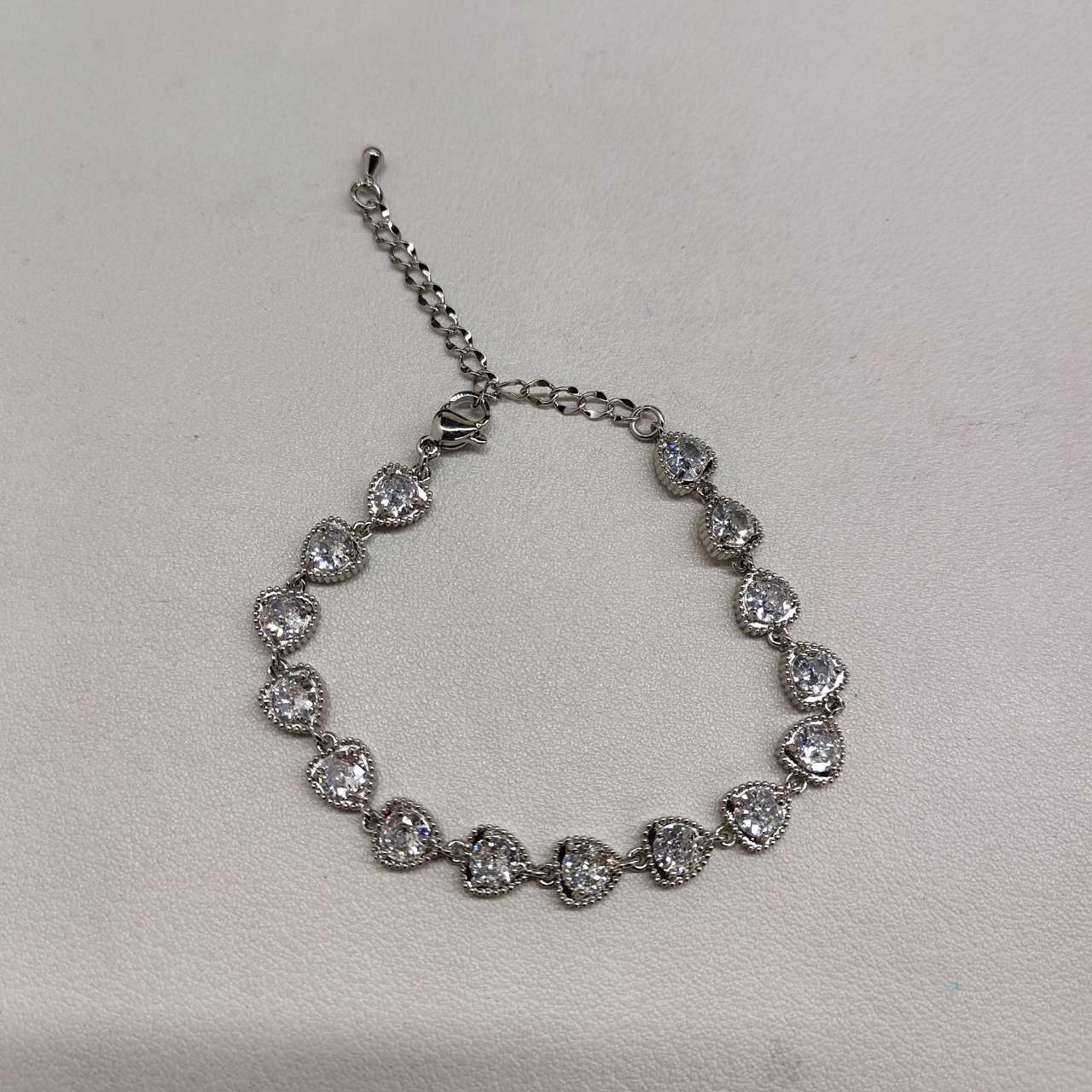 Цвет допаминовый циркон браслет любви женский нишевый дизайн браслет светлая роскошь милое девичье сердце ювелирные изделия женские
Цвет допаминовый циркон браслет любви женский нишевый дизайн браслет светлая роскошь милое девичье сердце ювелирные изделия женские