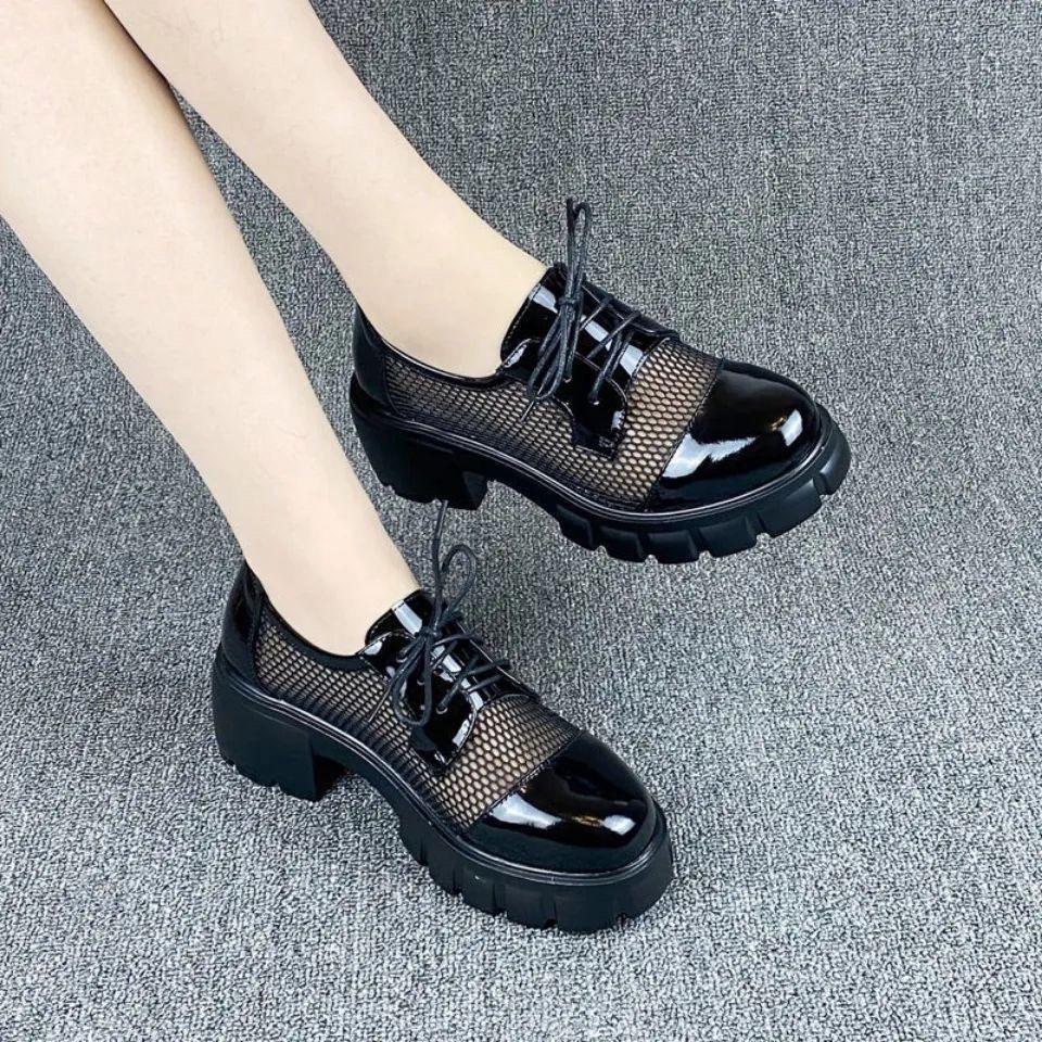 Лак кожа Толстая подошва Сетка Сандалии для женщин весной и летом 
Лак кожа Толстая подошва Сетка Сандалии для женщин весной и летом