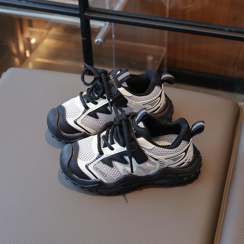 Boys sports shoes 2025 autumn new breathable children s running shoes non-slip soft sole medium and older children s shoes dad shoes 22
Boys sports shoes 2025 autumn new breathable children s running shoes non-slip soft sole medium and older children s shoes dad shoes 22
