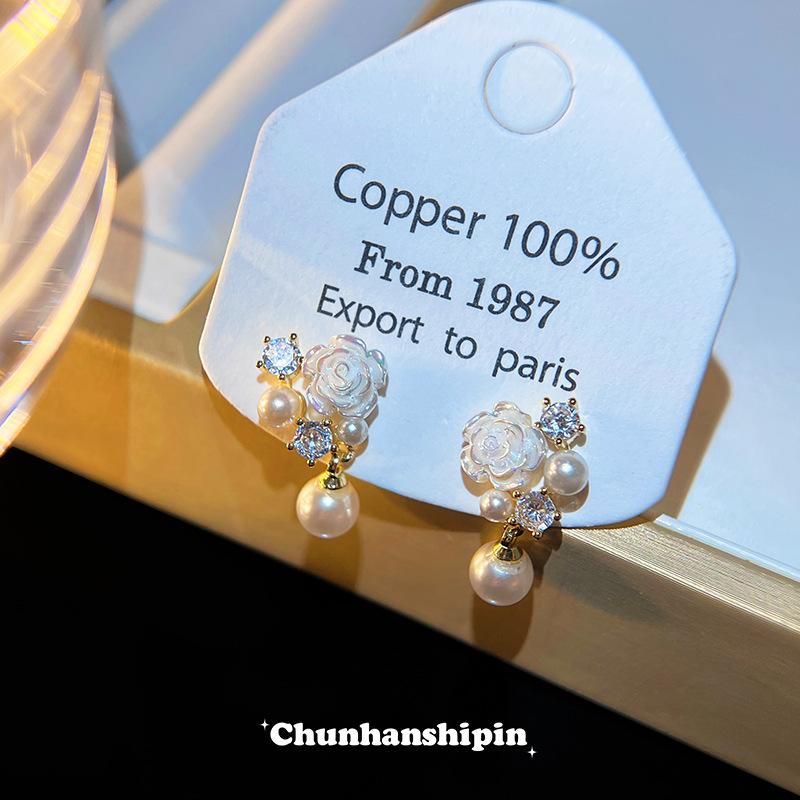 White camellia, high-end sense, small fragrant wind, mosquito coil disc, ear clips, no ear holes, fresh niche design, flower earrings for women
White camellia, high-end sense, small fragrant wind, mosquito coil disc, ear clips, no ear holes, fresh niche design, flower earrings for women