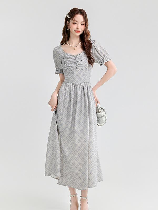 Summer French Plaid Dress with Ruffle Puff Sleeves and Slimming Square Neckline L
Summer French Plaid Dress with Ruffle Puff Sleeves and Slimming Square Neckline L