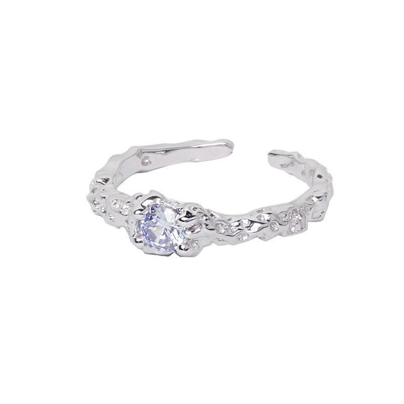 Adjustable Fashionable Minimalist Ring With Stunning Green Accent In Premium White Gold J2429
Adjustable Fashionable Minimalist Ring With Stunning Green Accent In Premium White Gold J2429