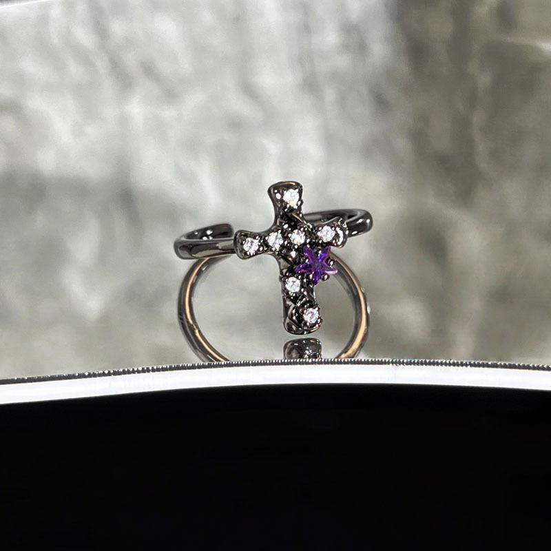 2026 Trend Wind Dark Cross Purple Diamond Personalized Opening Ring Niche Genderless Wind Stacked Wearing Couple Ring Resizable
2026 Trend Wind Dark Cross Purple Diamond Personalized Opening Ring Niche Genderless Wind Stacked Wearing Couple Ring Resizable