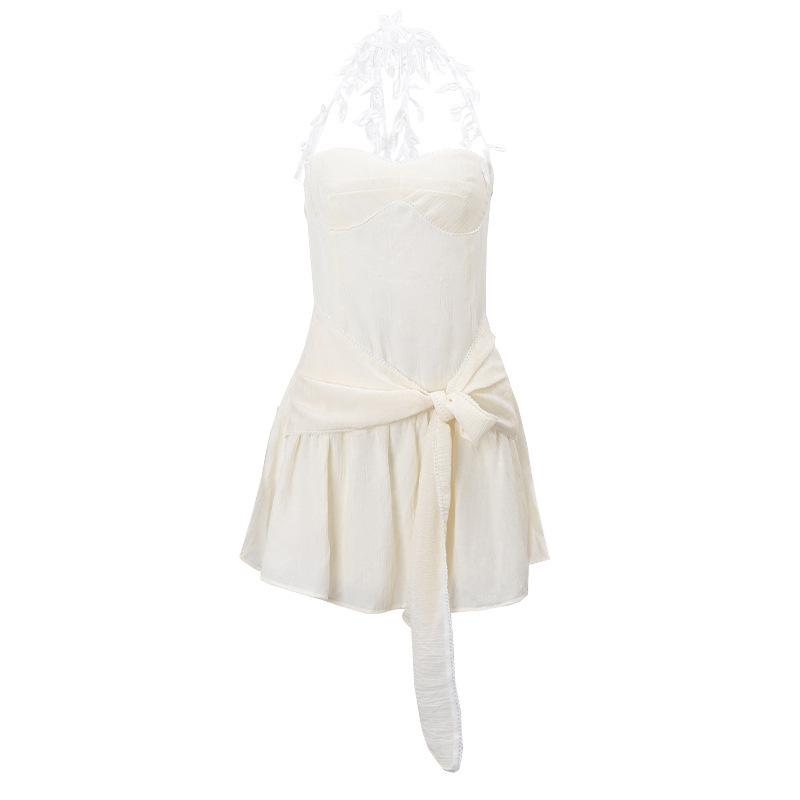 European and American winter new sexy pure desire tube top backless strap wrinkled lotus leaf neck dress women L
European and American winter new sexy pure desire tube top backless strap wrinkled lotus leaf neck dress women L