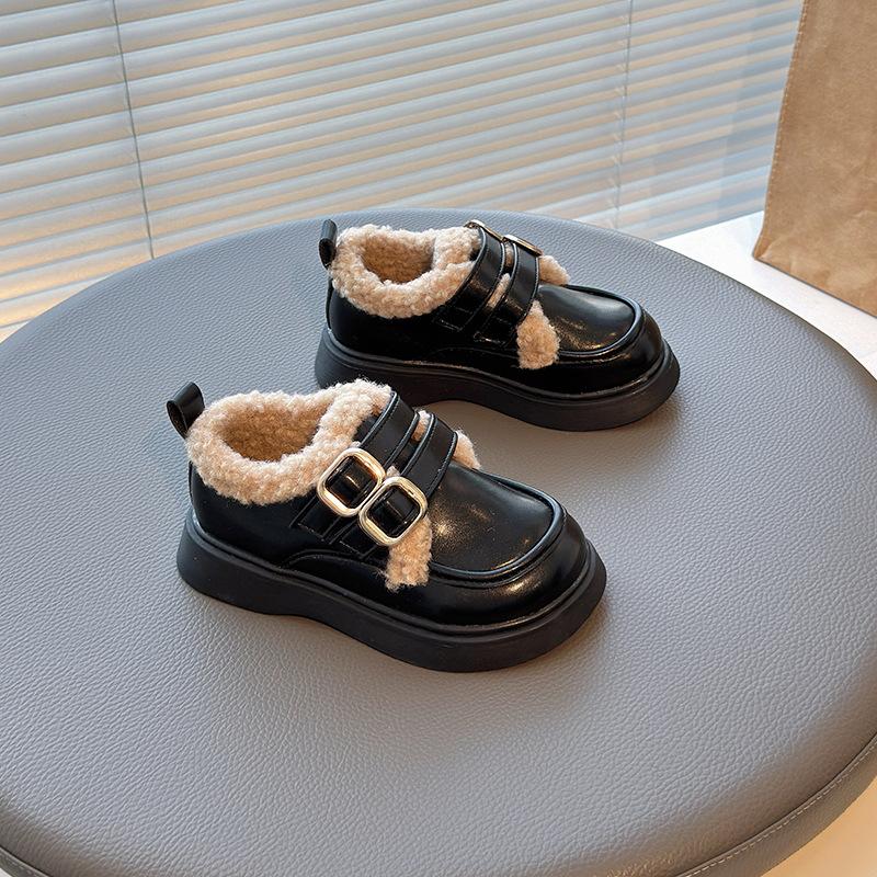 Girls cotton shoes with plush lining, princess shoes for autumn and winter, British style warm loafers with thick soft soles, little girls leather 36 чорний
Girls cotton shoes with plush lining, princess shoes for autumn and winter, British style warm loafers with thick soft soles, little girls leather 36 чорний