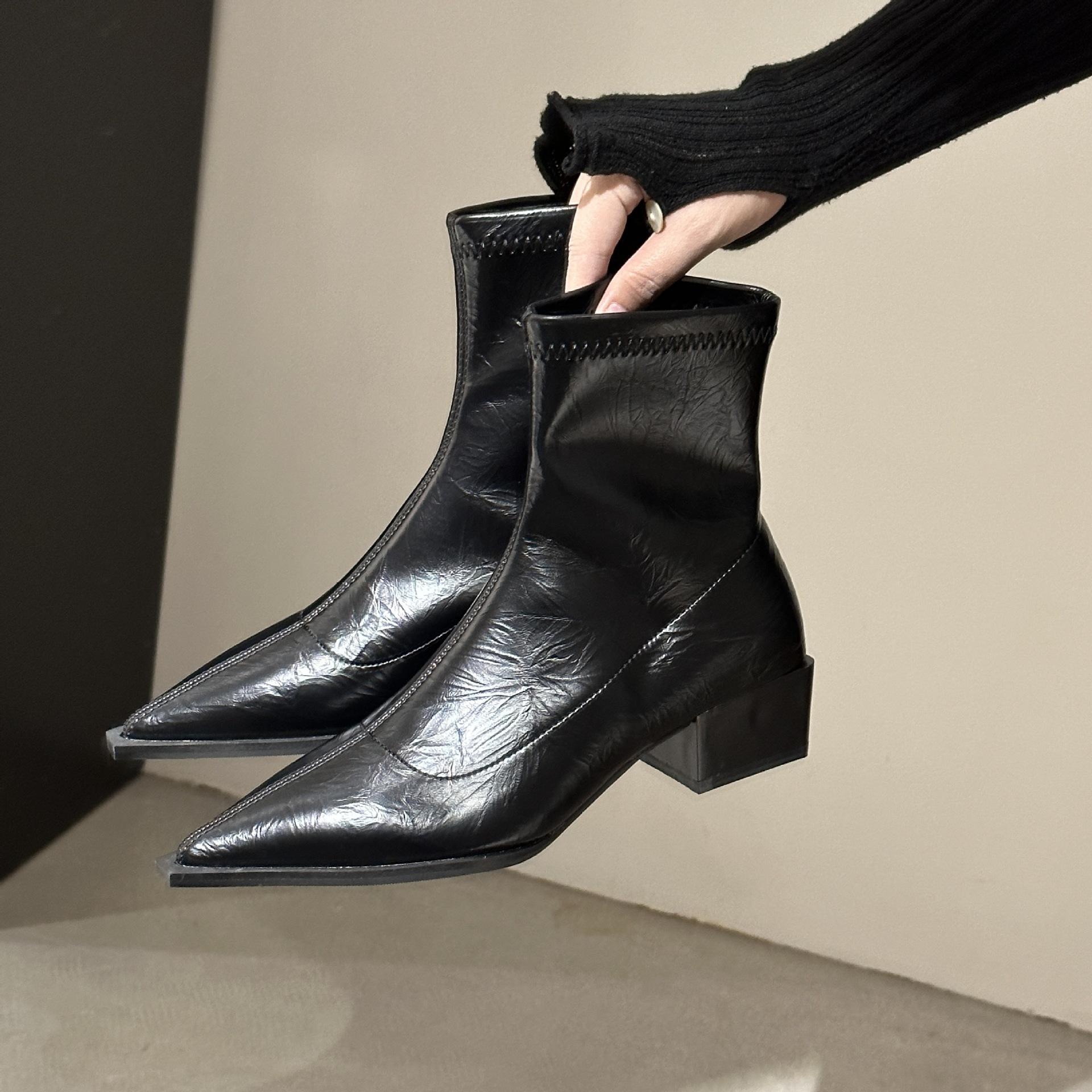 French pointed short boots women s 2025 new autumn and winter single boots European and American fashion thick heel thin boots niche Martin boots 40 чорний
French pointed short boots women s 2025 new autumn and winter single boots European and American fashion thick heel thin boots niche Martin boots 40 чорний
