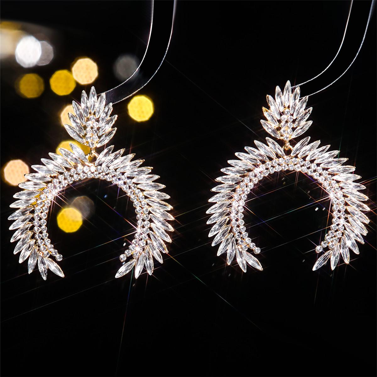 Модные геометрические серьги в форме буквы С со стразами из цветного стекла для женщин, персонализированные преувеличенные серьги-гвоздики и аксессуары для ушей
Модные геометрические серьги в форме буквы С со стразами из цветного стекла для женщин, персонализированные преувеличенные серьги-гвоздики и аксессуары для ушей