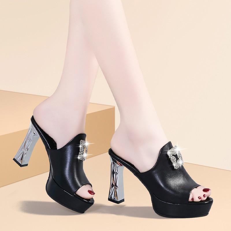 Cool slippers women s high heels 2024 summer new European and American thick heel outer wear fish mouth platform fashion sandals Roman shoes 34 білий
Cool slippers women s high heels 2024 summer new European and American thick heel outer wear fish mouth platform fashion sandals Roman shoes 34 білий
