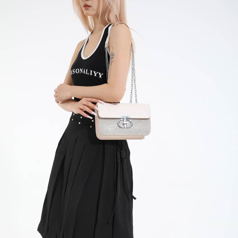 Solid color women s new trendy light luxury lock fashionable summer chain crossbody shoulder small square bag рожевий
Solid color women s new trendy light luxury lock fashionable summer chain crossbody shoulder small square bag рожевий