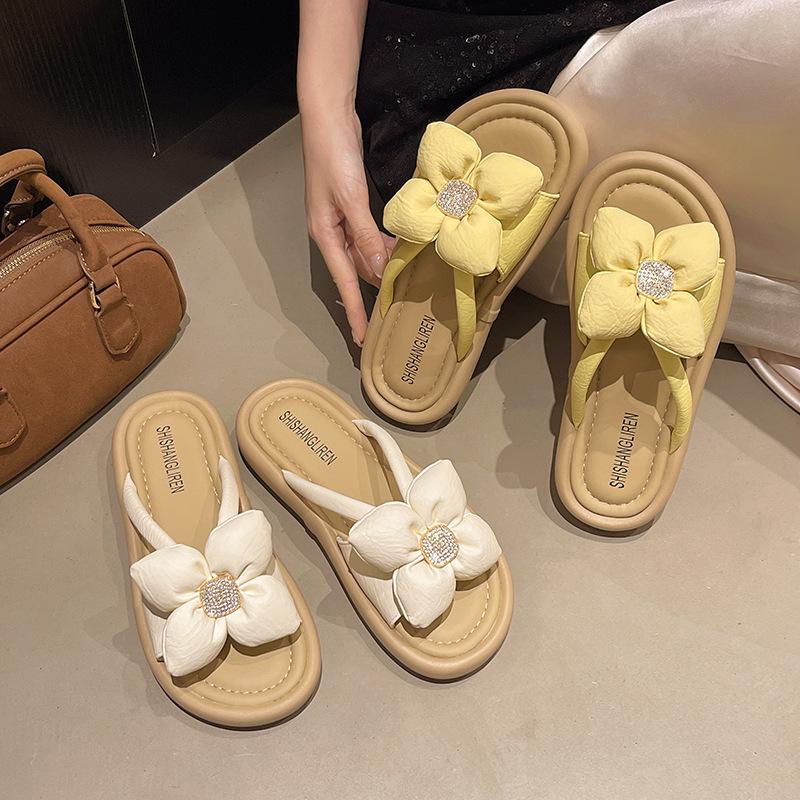 Slippers women s summer outer wear 2025 new flat-bottomed flowers with skirt one-word beach sandals 35 жовтий
Slippers women s summer outer wear 2025 new flat-bottomed flowers with skirt one-word beach sandals 35 жовтий