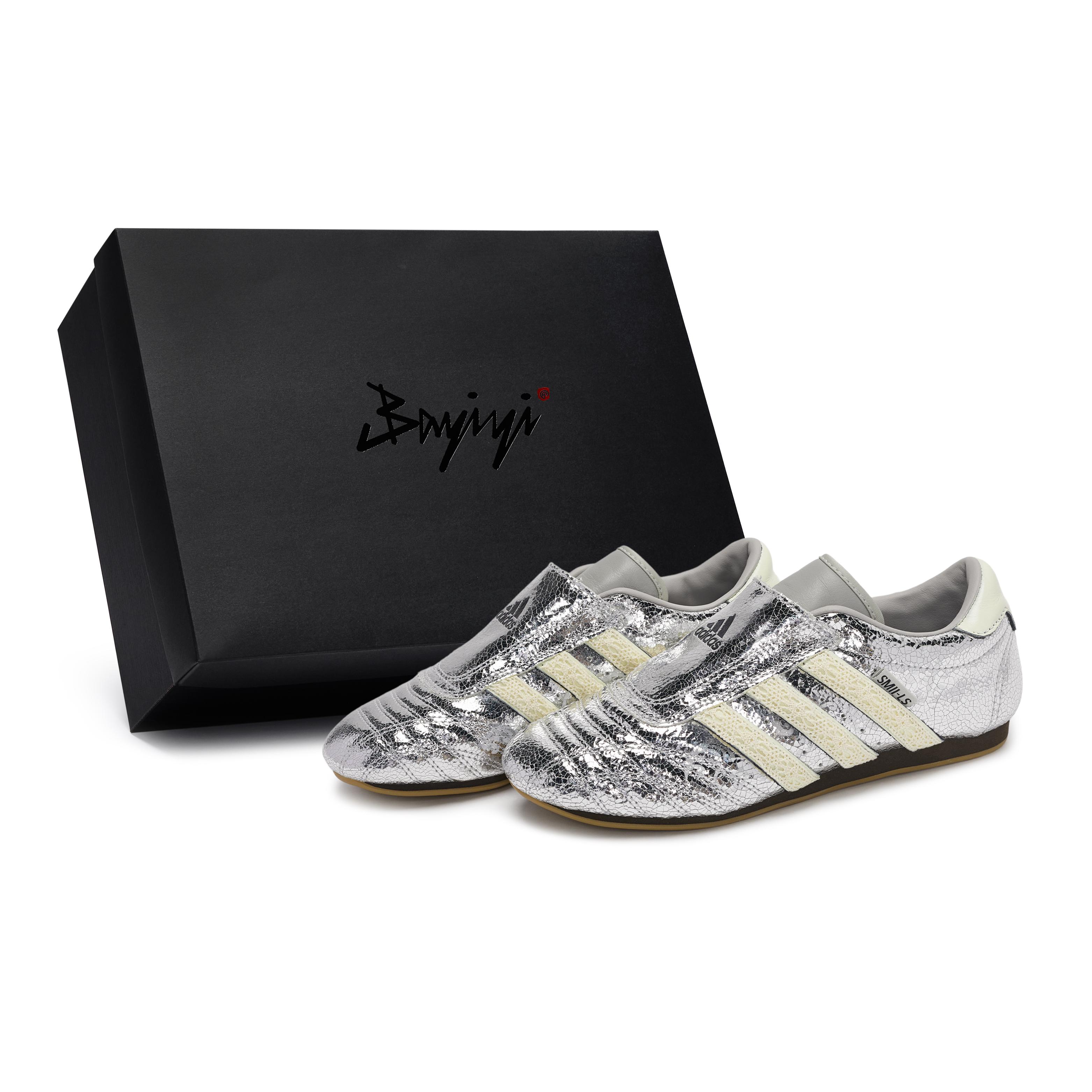 Adidas Taekwondo Casual Shoes Women s Low Top Beige/Gray/Silver JH9664(Team80-S-BOX) 36⅔
Adidas Taekwondo Casual Shoes Women s Low Top Beige/Gray/Silver JH9664(Team80-S-BOX) 36⅔