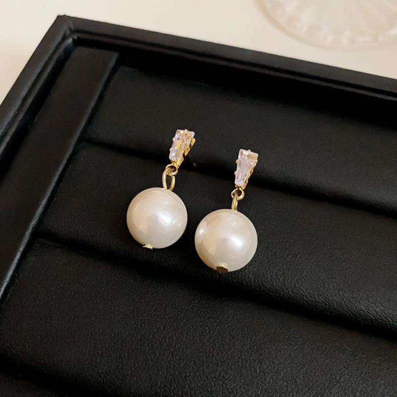 French light luxury love pearl earrings fashionable versatile high-end stud earrings new retro temperament earrings women
French light luxury love pearl earrings fashionable versatile high-end stud earrings new retro temperament earrings women