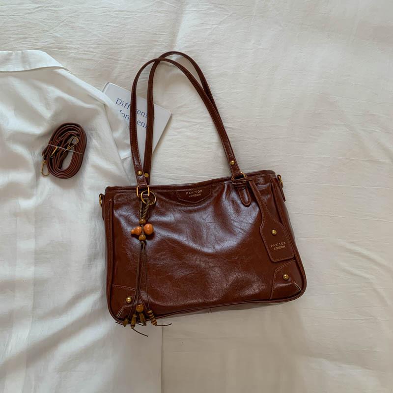 Oil wax leather retro big bag women s 2025 new fashionable large-capacity tote bag simple commuter shoulder messenger bag коричневий
Oil wax leather retro big bag women s 2025 new fashionable large-capacity tote bag simple commuter shoulder messenger bag коричневий