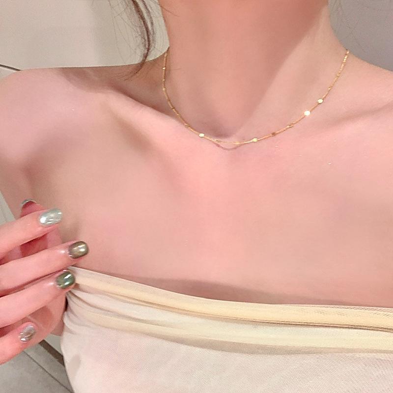 Metal wave glitter, simple necklace, fashionable niche, high-end clavicle chain, temperament, versatile, personalized jewelry
Metal wave glitter, simple necklace, fashionable niche, high-end clavicle chain, temperament, versatile, personalized jewelry