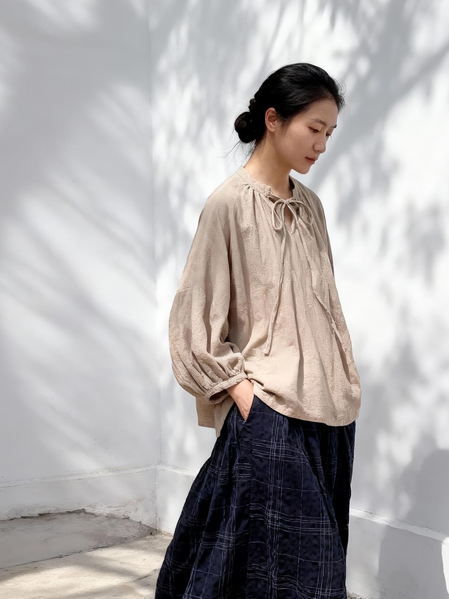 Johnature Women Vintage T-Shirts Spring Chinese Solid Color Lantern Sleeve V-Neck T-Shirts One Size
Johnature Women Vintage T-Shirts Spring Chinese Solid Color Lantern Sleeve V-Neck T-Shirts One Size