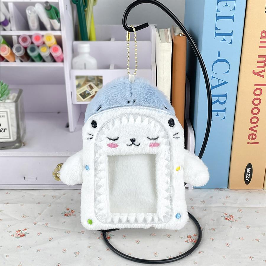 Креативный очаровательный плюшевый держатель для карточек в виде кота-акулы для мгновенного отображения фото, ID и
Креативный очаровательный плюшевый держатель для карточек в виде кота-акулы для мгновенного отображения фото, ID и