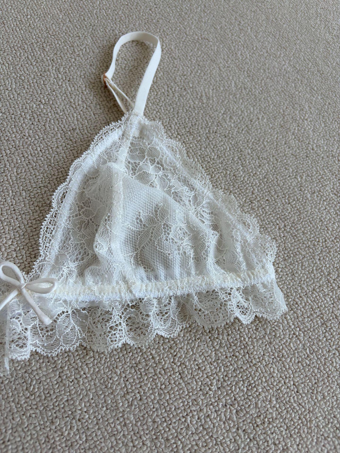 631804 - Genuine Imported Lace Fabric Underwear & Camisole Nightgown Set (No Returns/Exchanges) XS
631804 - Genuine Imported Lace Fabric Underwear & Camisole Nightgown Set (No Returns/Exchanges) XS