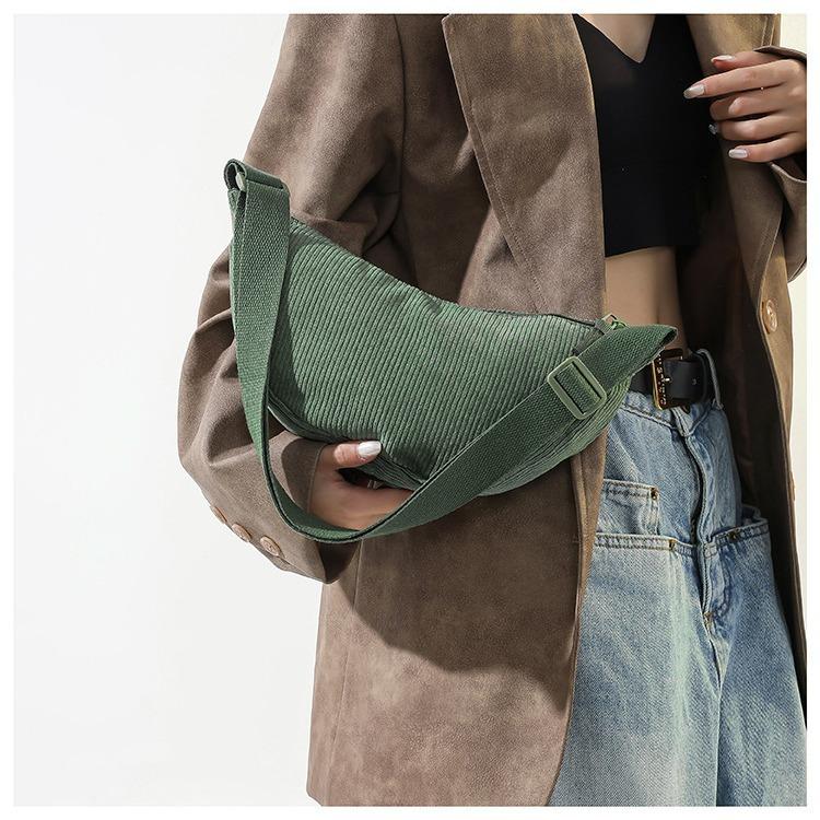 Corduroy messenger bag women s new trendy shoulder small satchel dumpling bag lightweight and simple armpit bag зелёный
Corduroy messenger bag women s new trendy shoulder small satchel dumpling bag lightweight and simple armpit bag зелёный